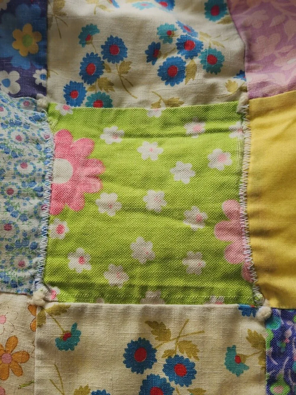 Vintage 1970s baby blanket quilt homemade by my Granny Hazel W 🌼 🌸 Antique